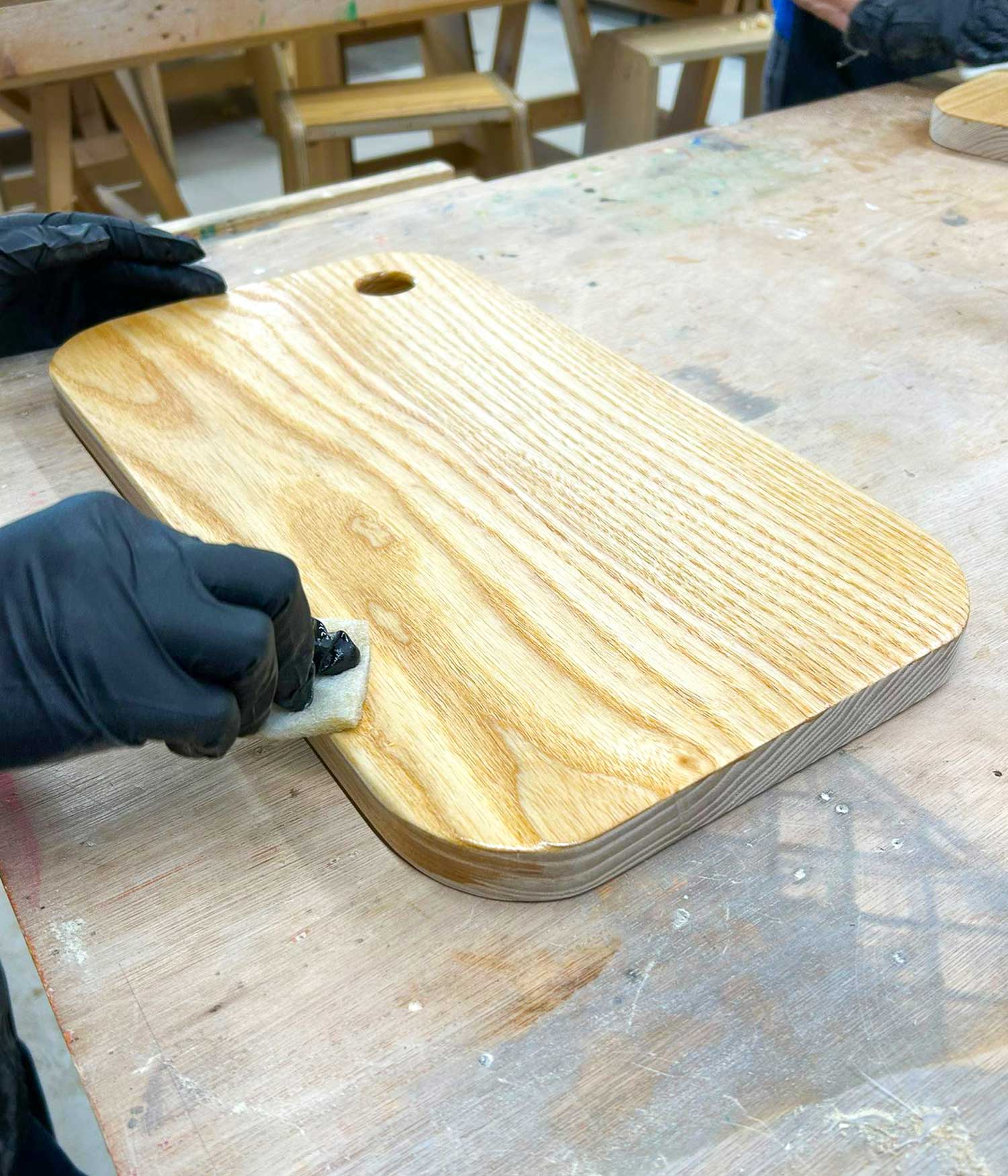 Make a wood chopping board from start to finish - learn woodworking skills with hand planes. saws, chisels and more at a fun beginner woodworking one-day course. Ash & Co Workshops, Hampshire.