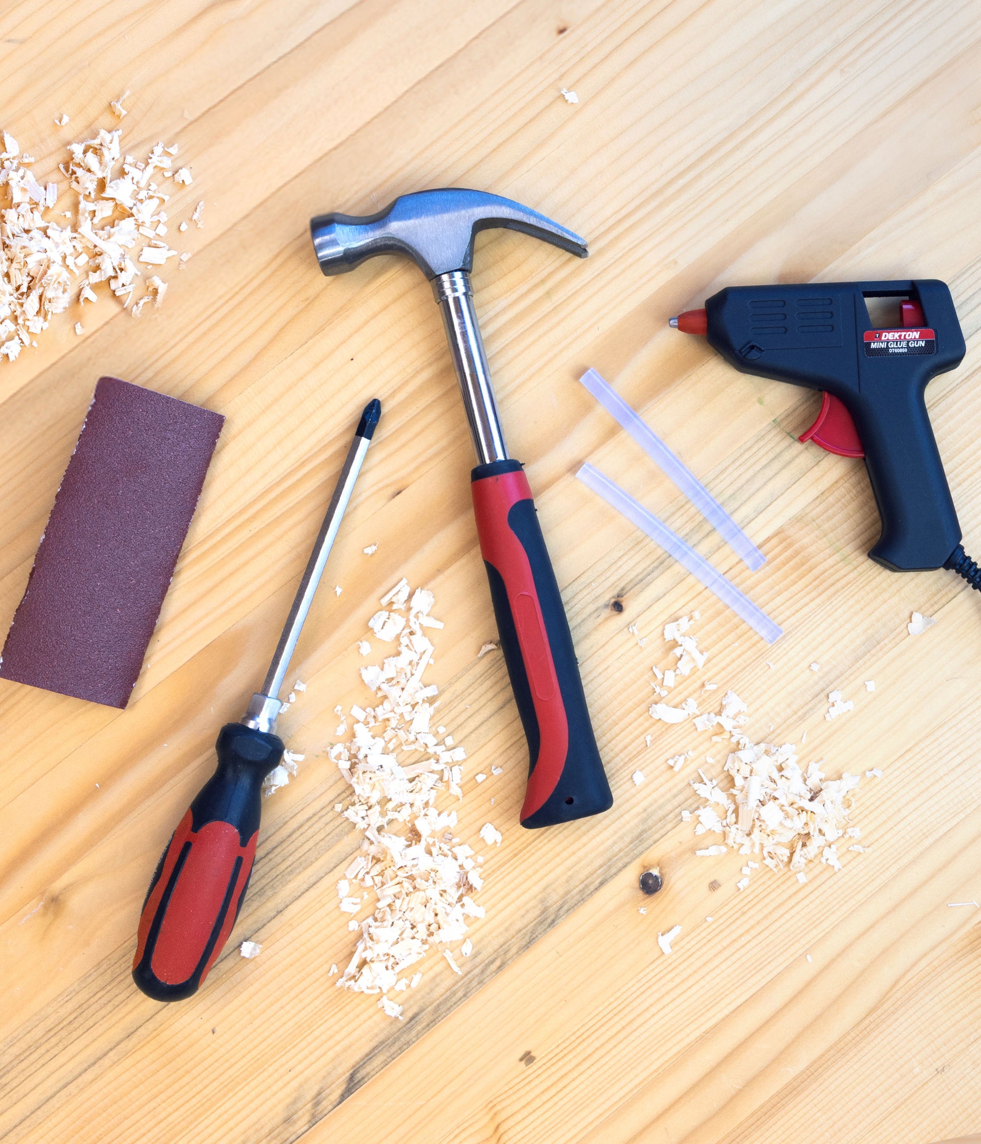 Real tools for children to use to build Ash & Co's mini maker woodworking kits including an 8oz hammer, pz2 screwdriver, sandpaper selection and hot glue.