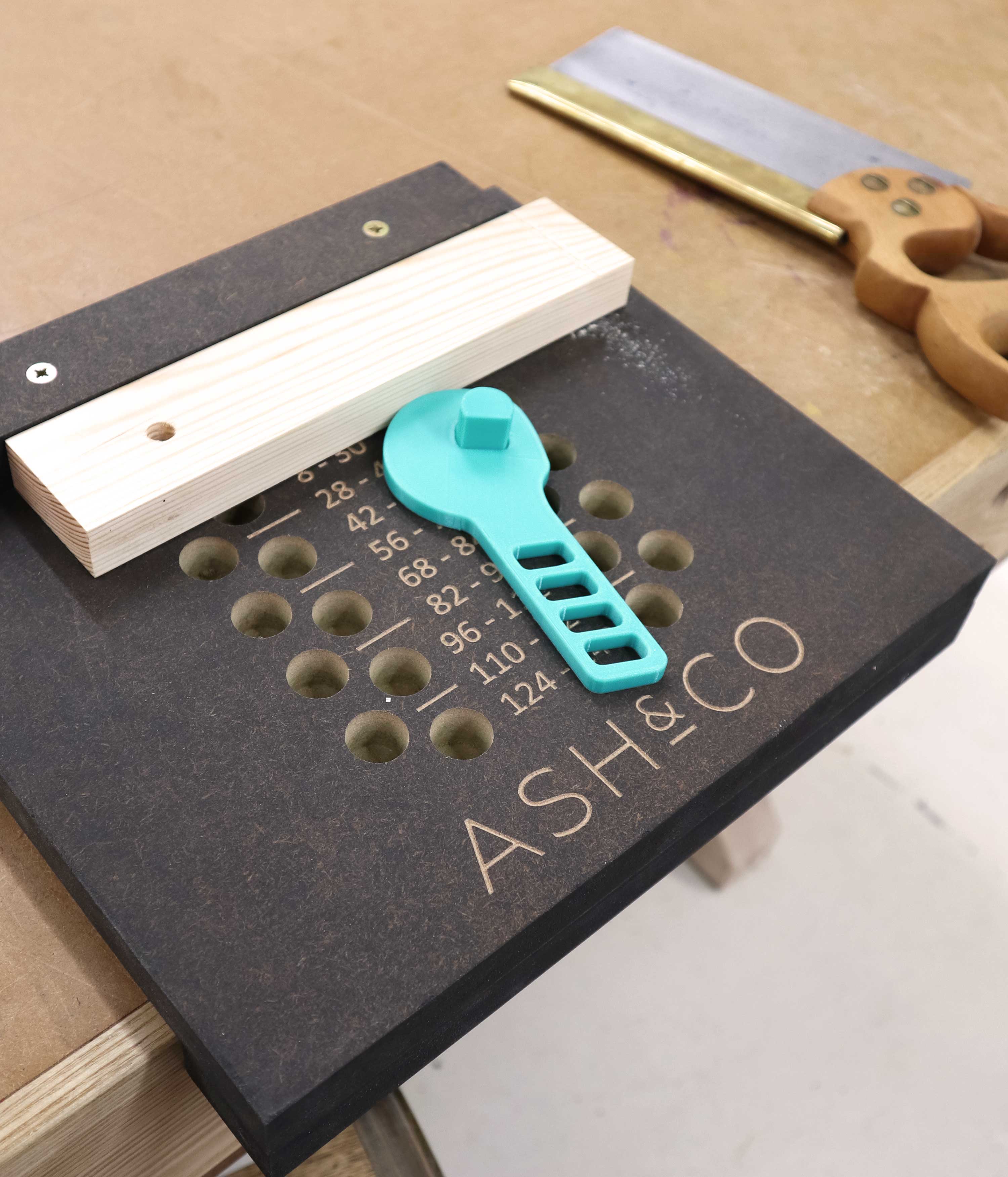 Bench Gook Clever Bench Hook with Cam Clamp – Ash & Co. Workshops
