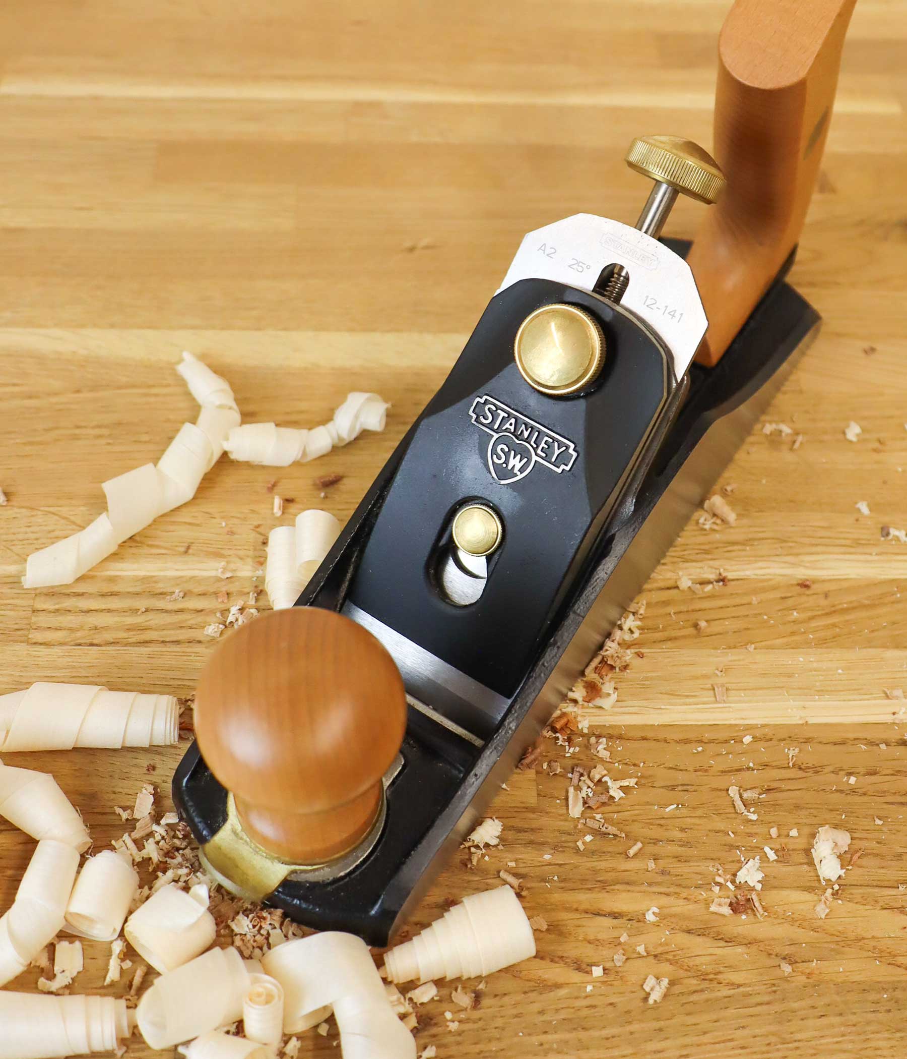 Learn how to use hand planes with the Stanley Sweetheart no.5 hand plane in the Ash & Co Ultimate Beginners Woodworking Tool Set - Stage Two